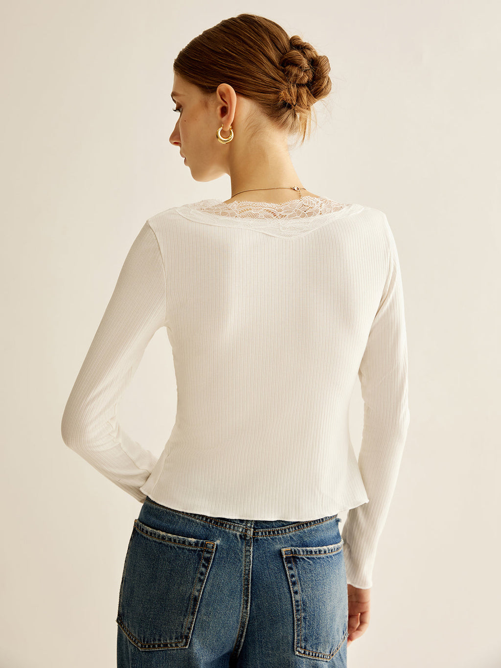 Μπλούζα Με Δαντέλα Και Κουμπιά Και V Λαιμόκοψη