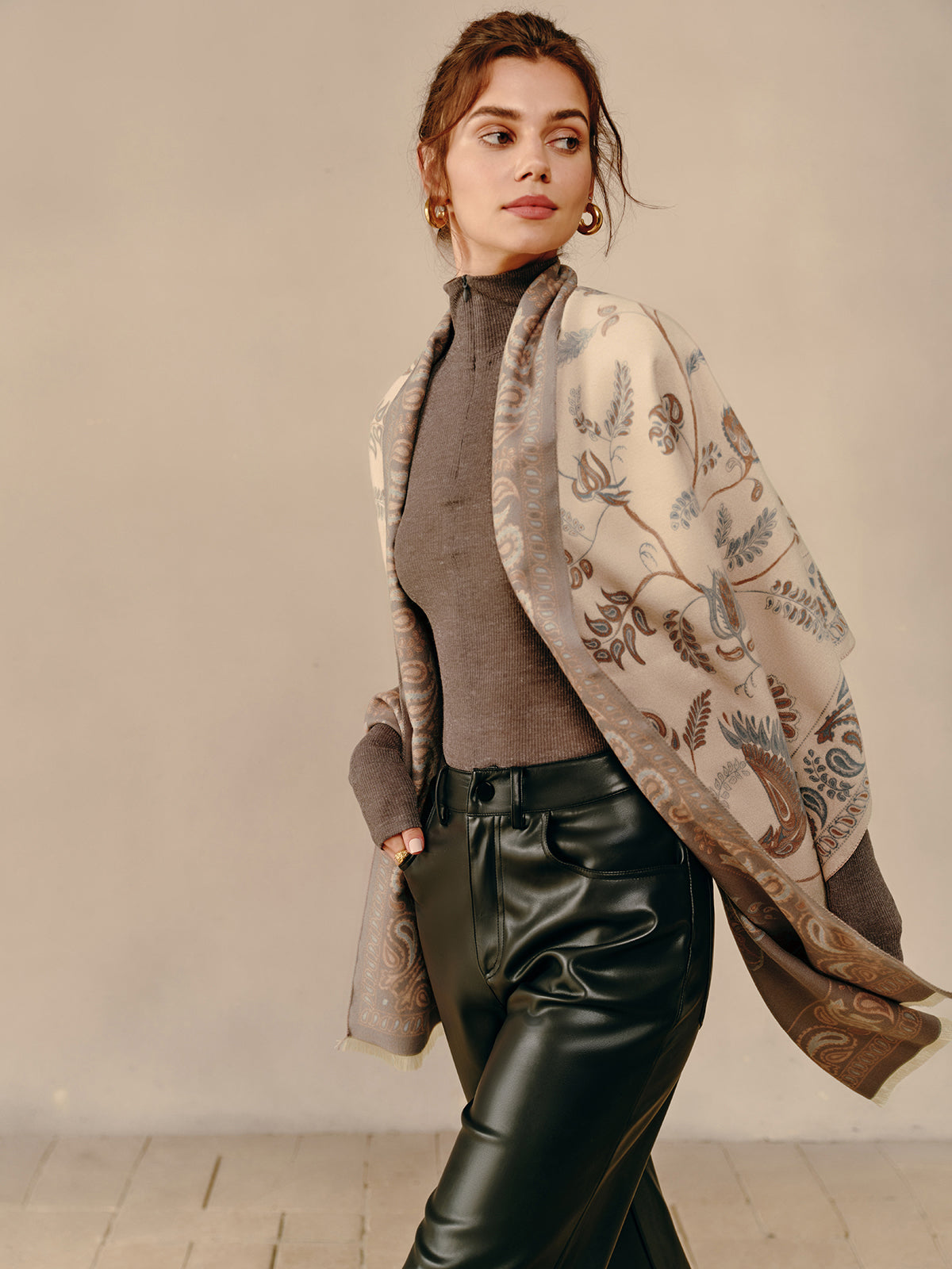 Σάλι Με Λουλουδάτη Κομψότητα