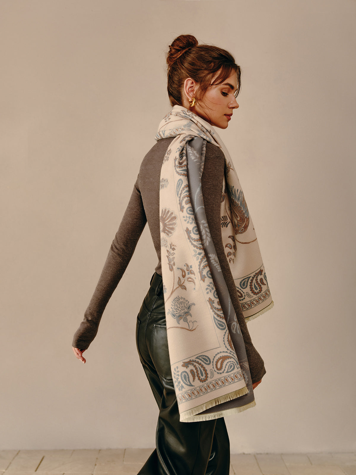 Σάλι Με Λουλουδάτη Κομψότητα