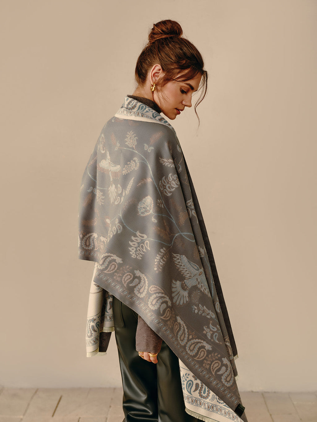 Σάλι Με Λουλουδάτη Κομψότητα