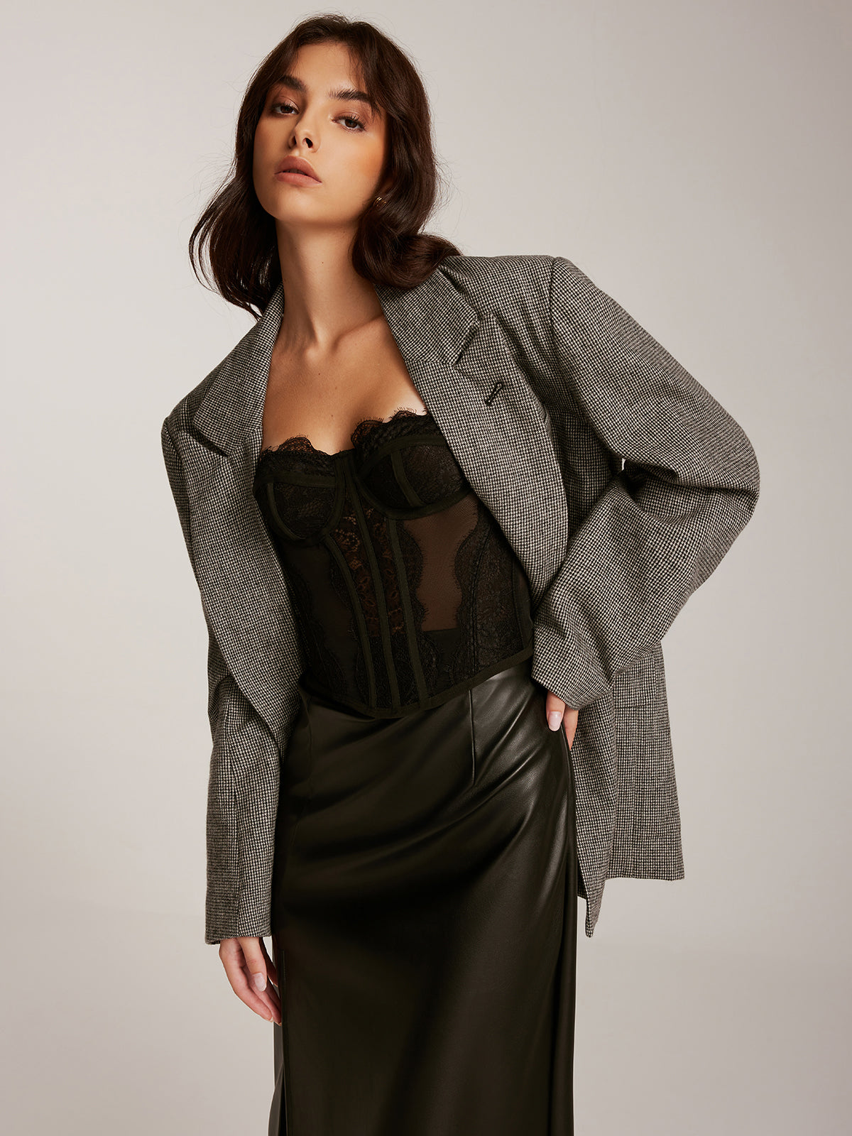 Κορσές Με Δαντέλα Και Τιράντες