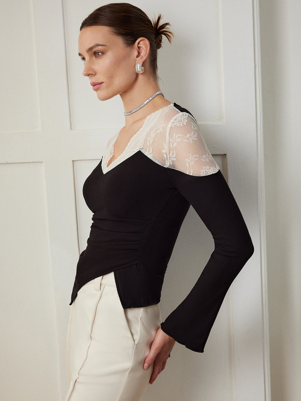 Κομψή, Ασύμμετρη, Στενή Μπλούζα Με Δαντέλα Και Πάνελ