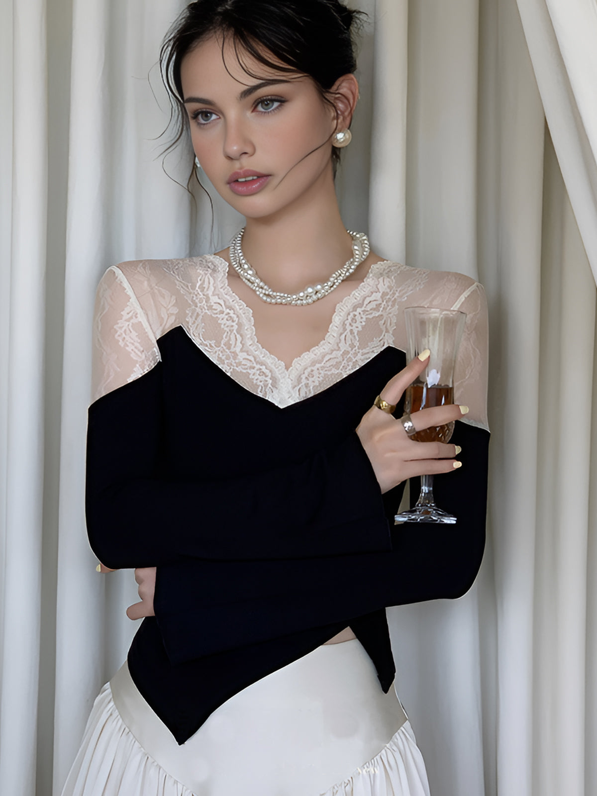 Κομψή, Ασύμμετρη, Στενή Μπλούζα Με Δαντέλα Και Πάνελ