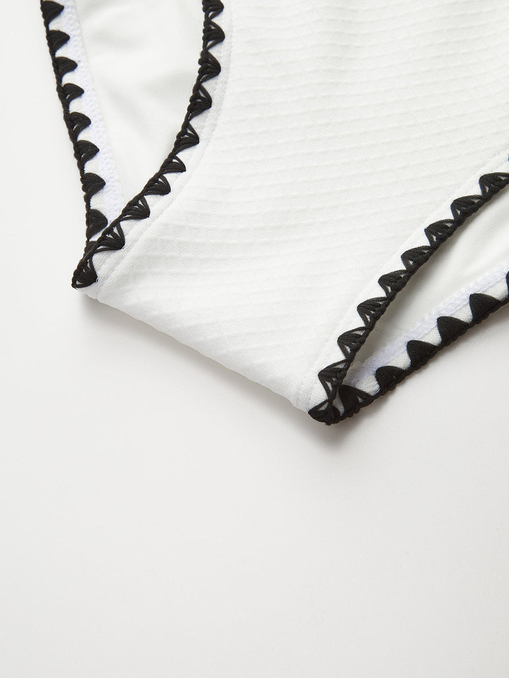 Μαγιό Με Έναν Ώμο Και Άνοιγμα