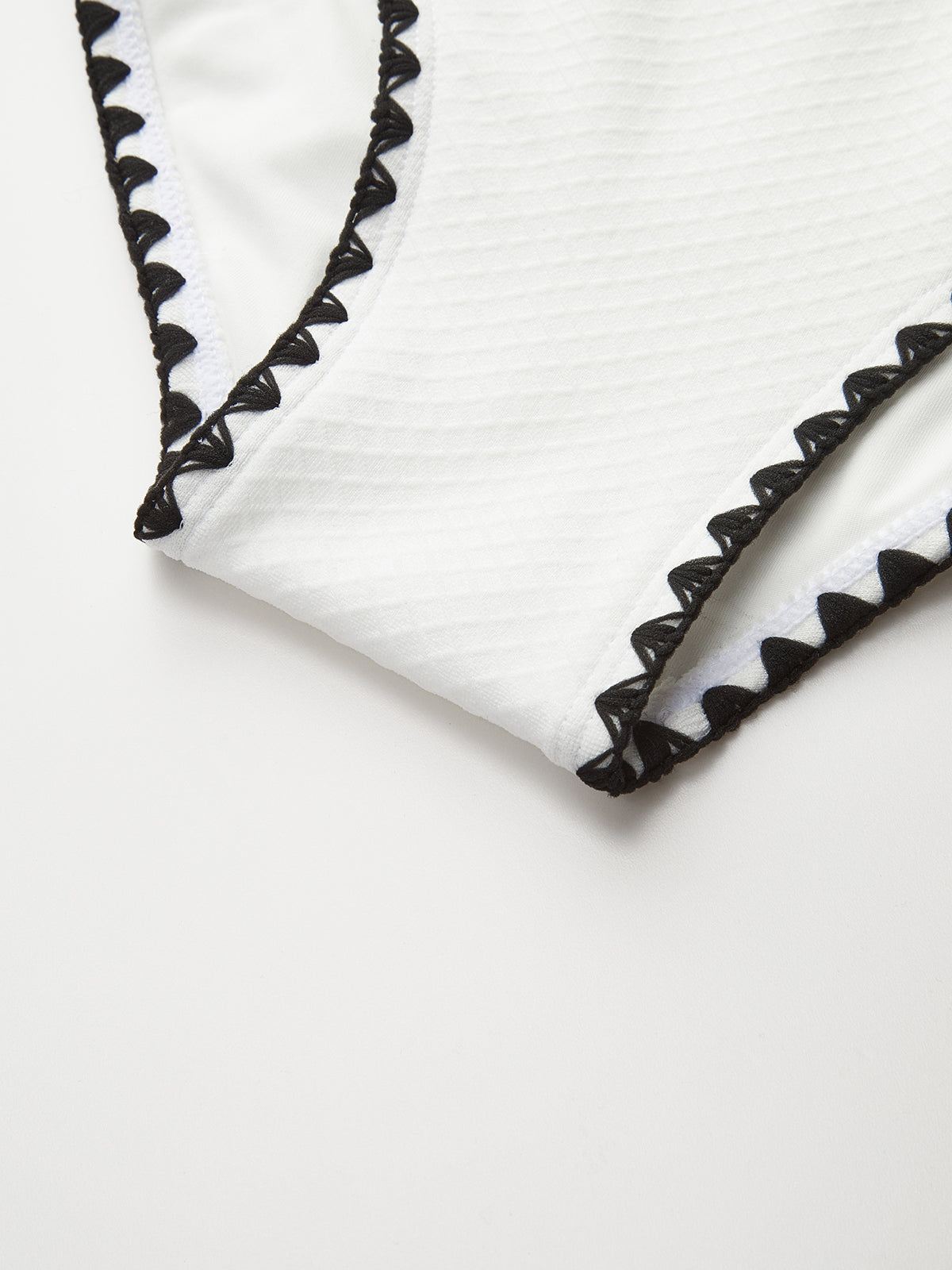 Μαγιό Με Έναν Ώμο Και Άνοιγμα