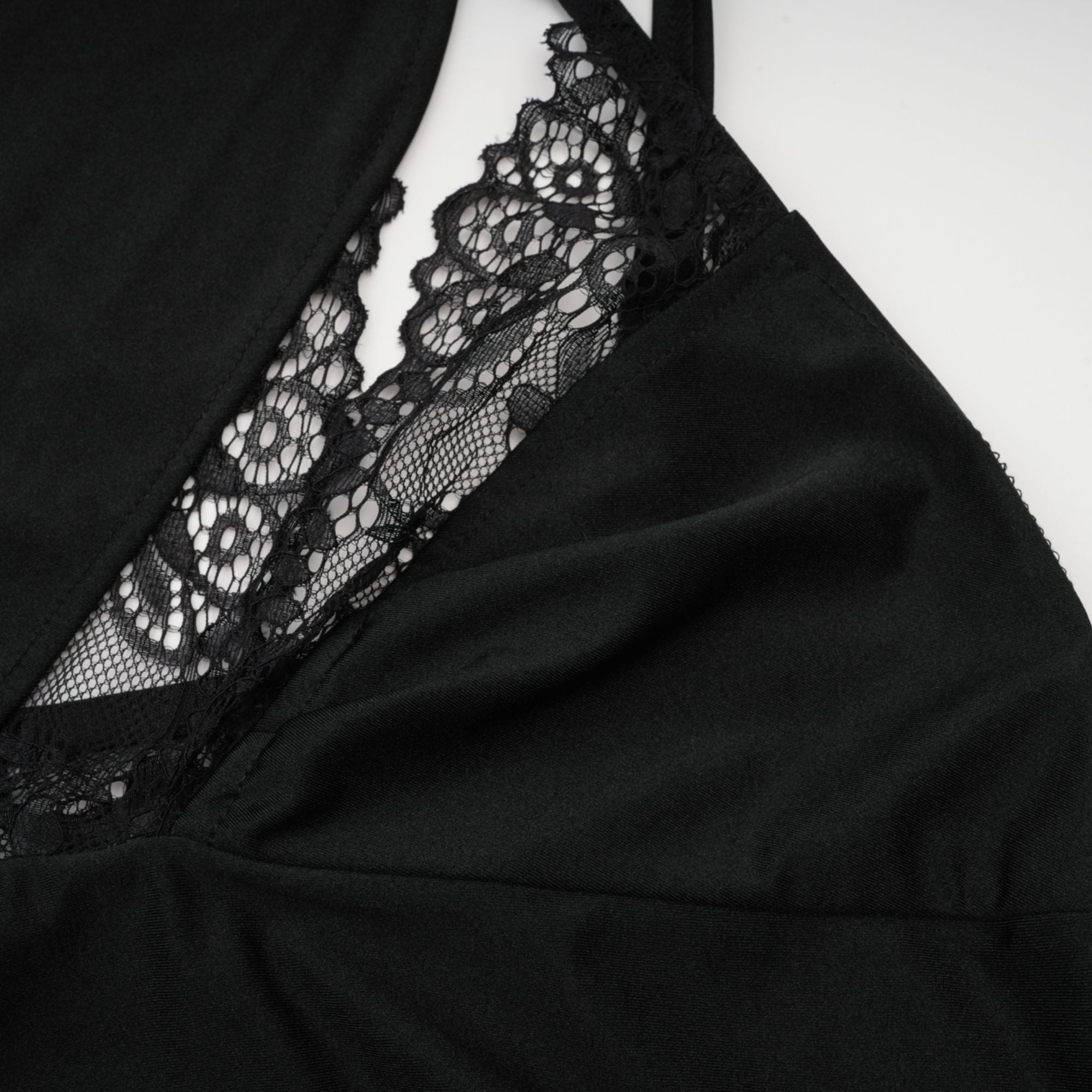 Μίνι Φόρεμα Με Δαντέλα Juana Με Λεπτομέρειες Και Ασύμμετρο Σχέδιο