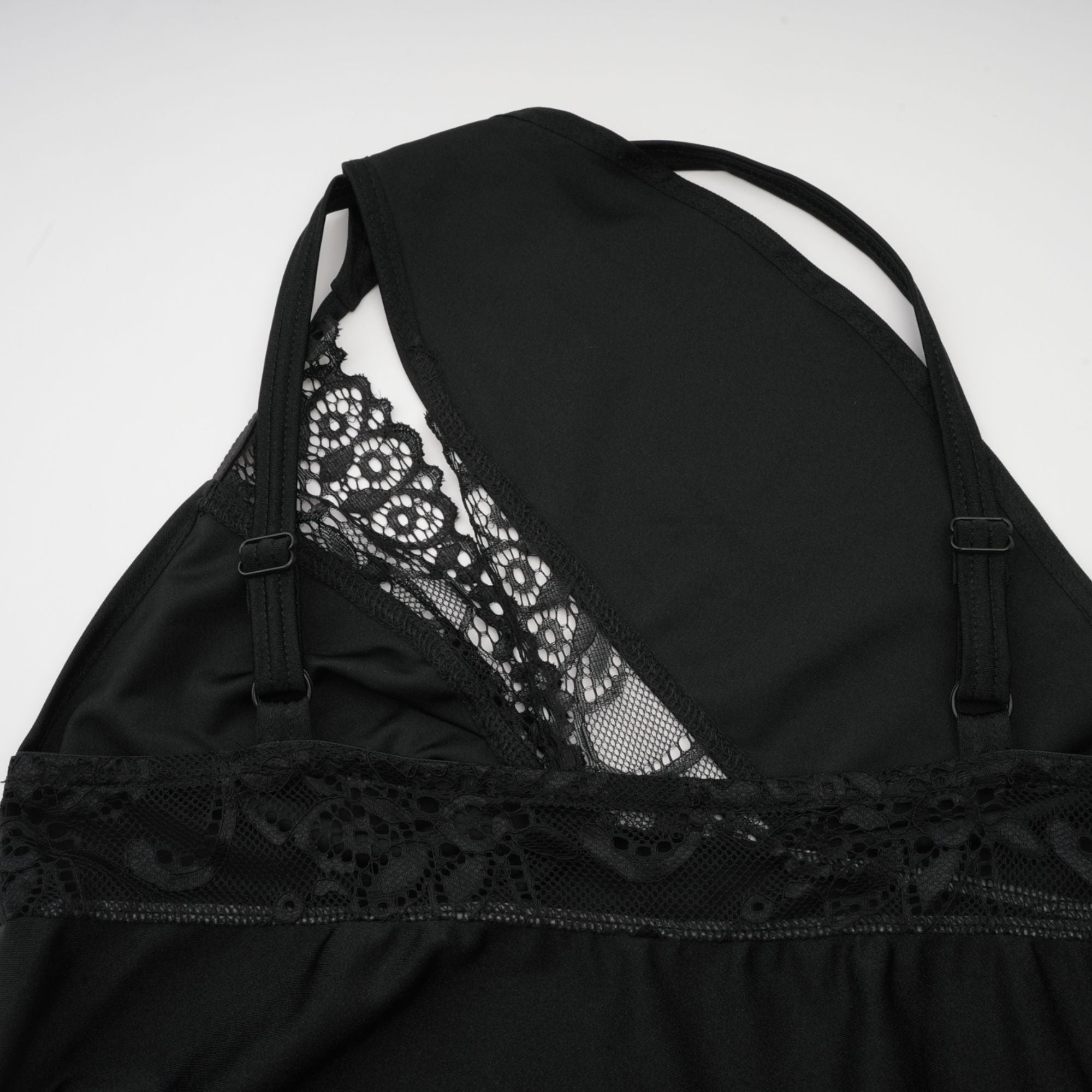 Μίνι Φόρεμα Με Δαντέλα Juana Με Λεπτομέρειες Και Ασύμμετρο Σχέδιο