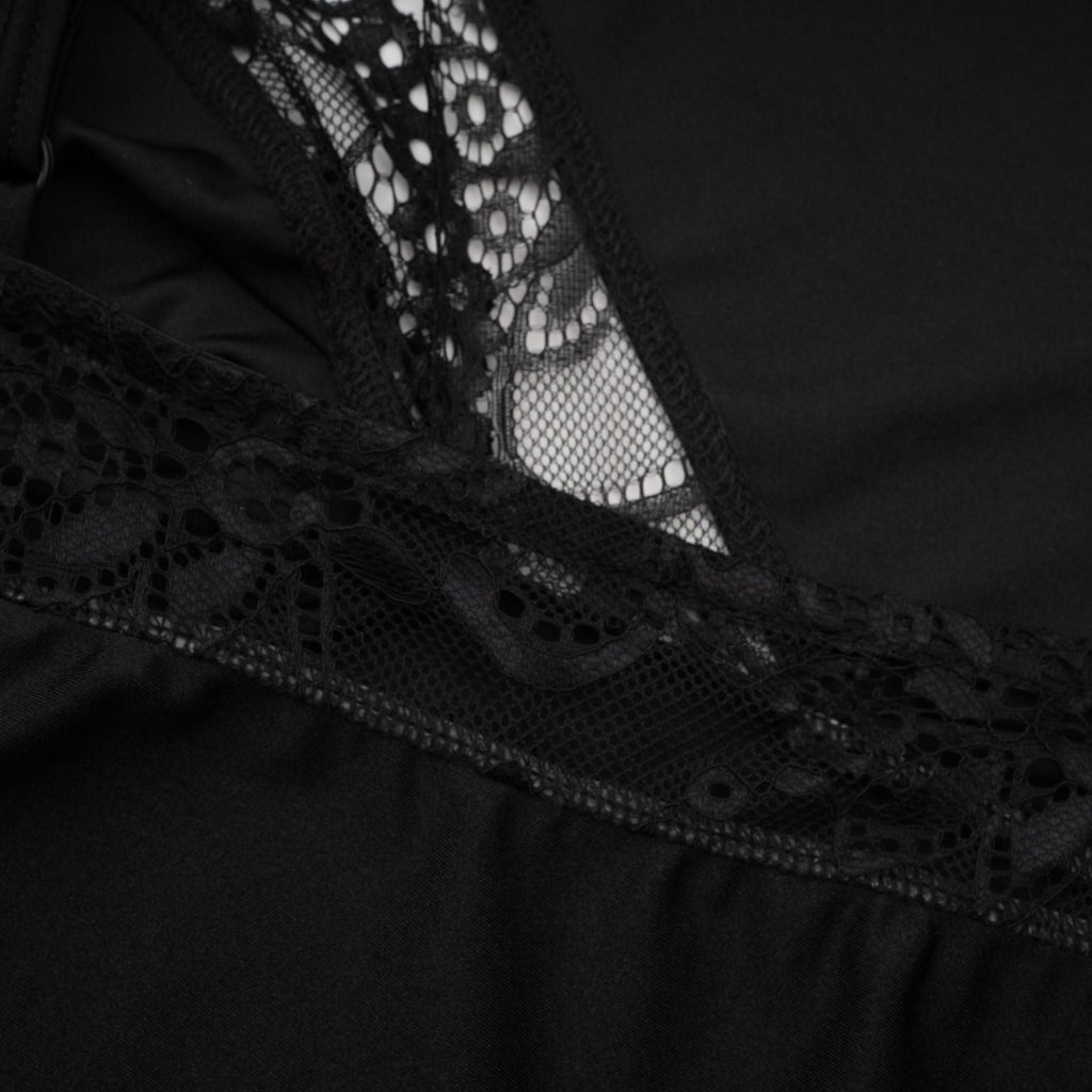 Μίνι Φόρεμα Με Δαντέλα Juana Με Λεπτομέρειες Και Ασύμμετρο Σχέδιο