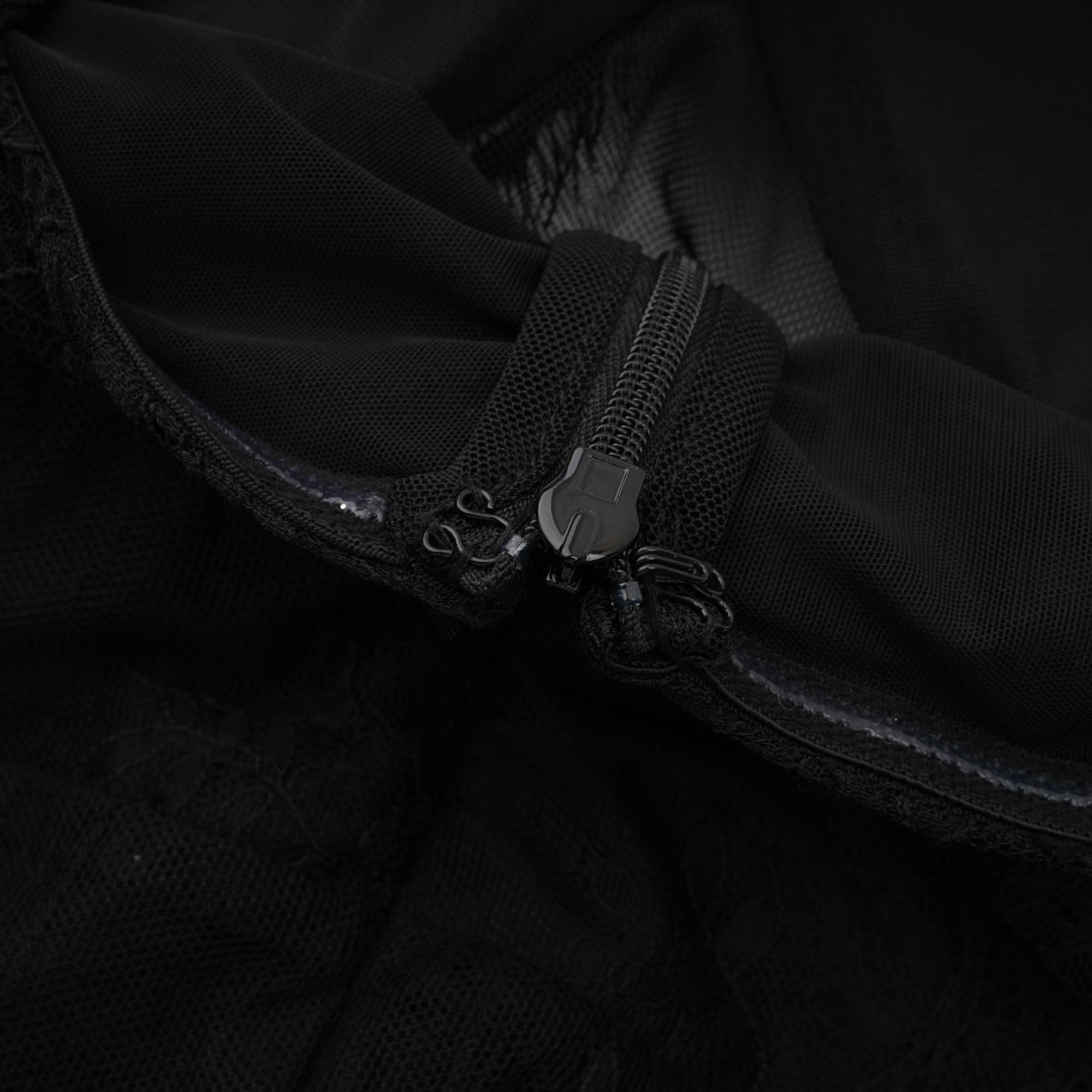 Μαύρο Μάξι Φόρεμα Irène Με Σταυρωτό Κρύσταλλο Και Διακόσμηση