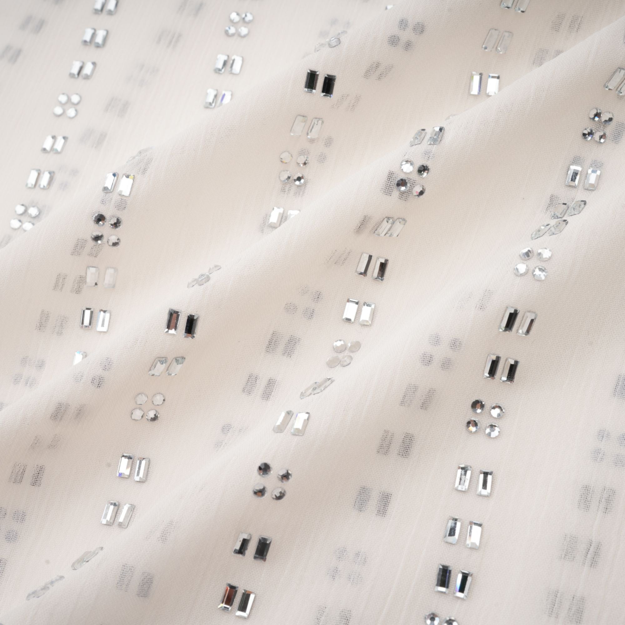 Λευκό Φόρεμα Adèle Με Πτυχώσεις Και Κρυστάλλους