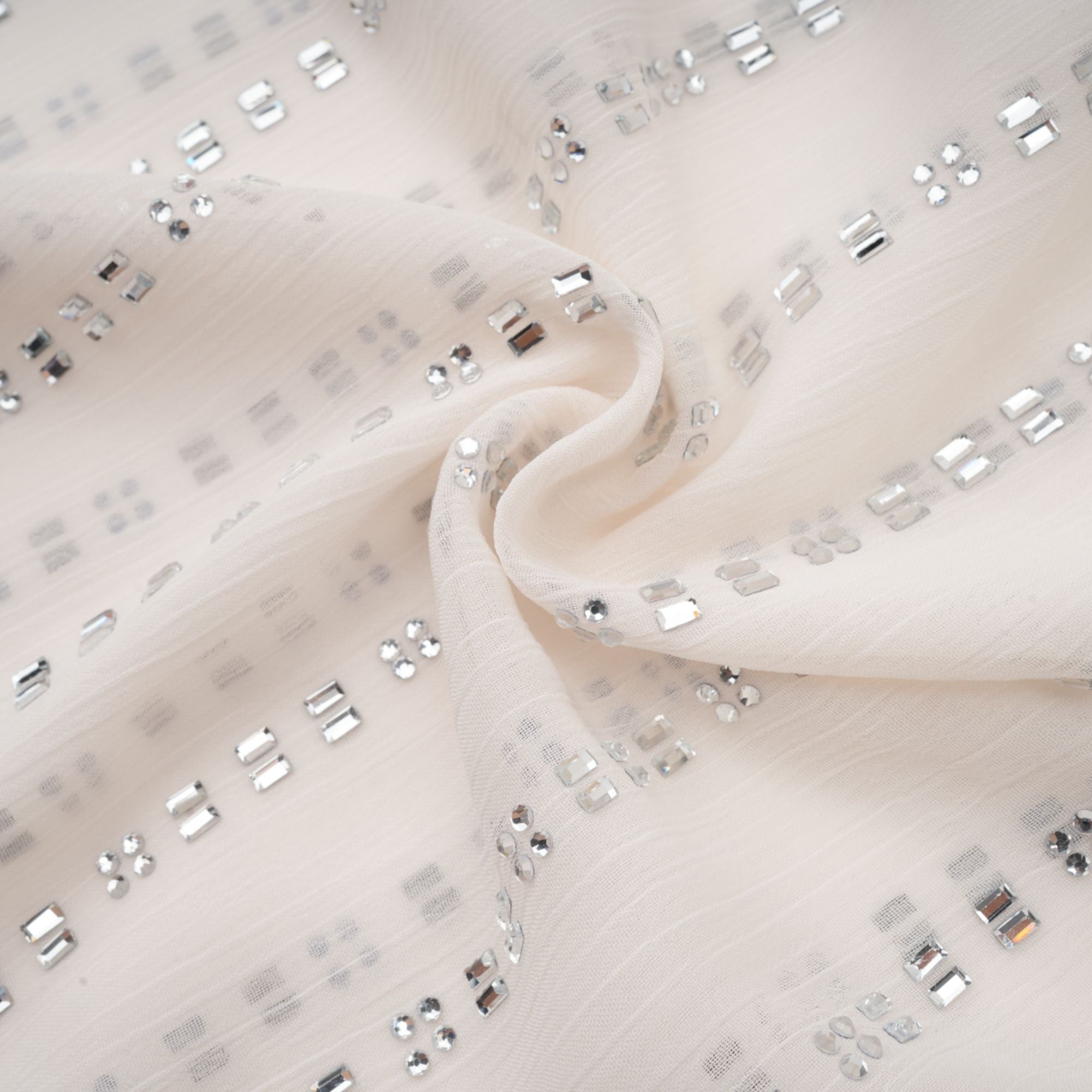 Λευκό Φόρεμα Adèle Με Πτυχώσεις Και Κρυστάλλους