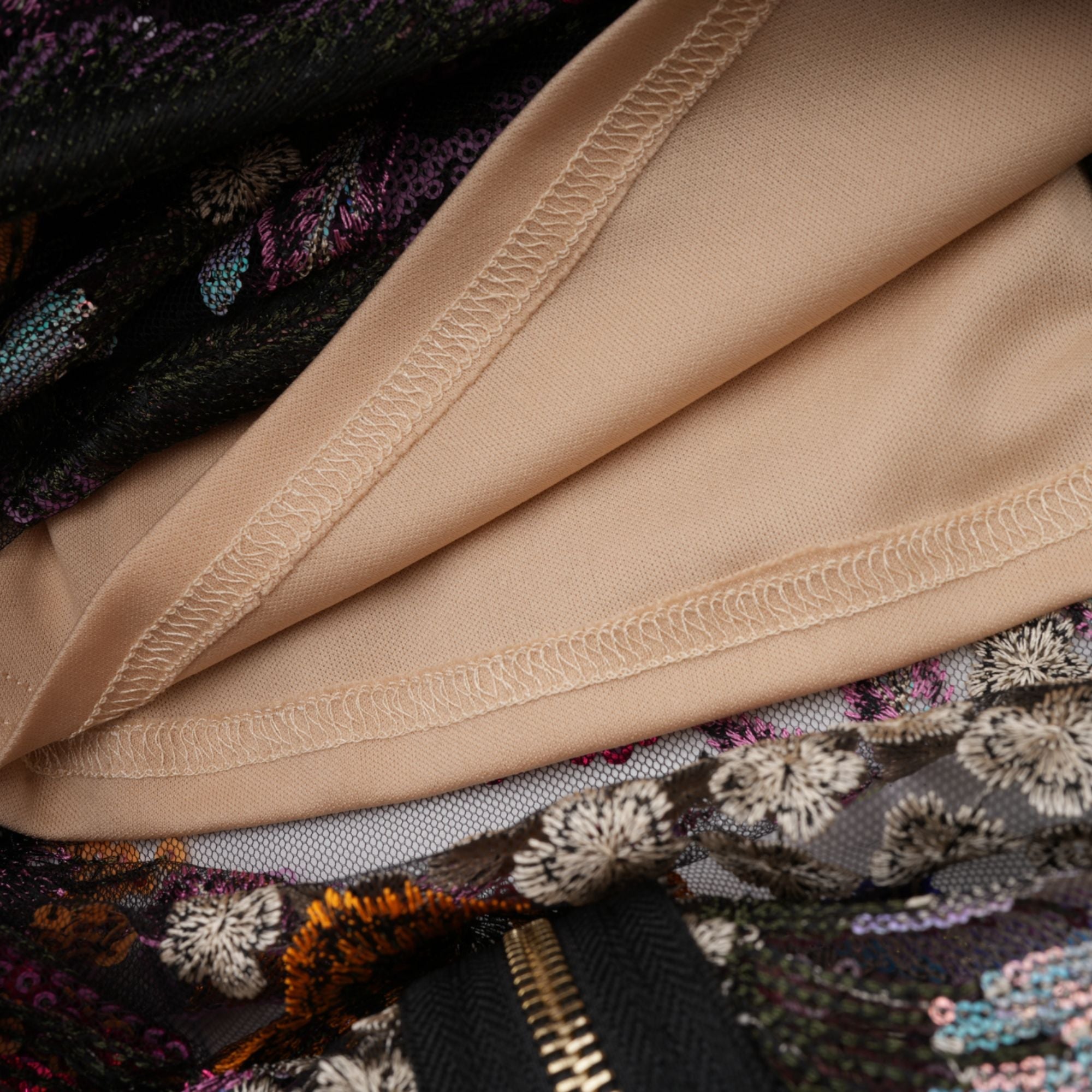 Φόρεμα Μίντι Με Κέντημα Και Πολύχρωμα Λουλούδια, Με Πούλιες Και Prints Thérèse