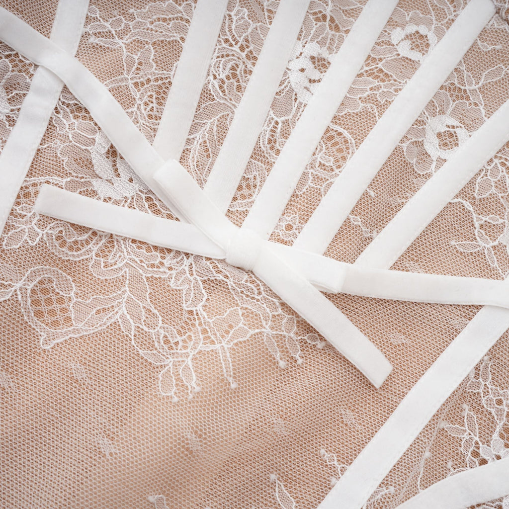 Μίνι Φόρεμα Renée Με Έξωμους Και Δαντέλα