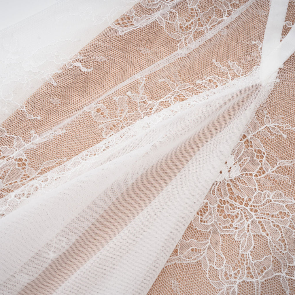 Μίνι Φόρεμα Renée Με Έξωμους Και Δαντέλα