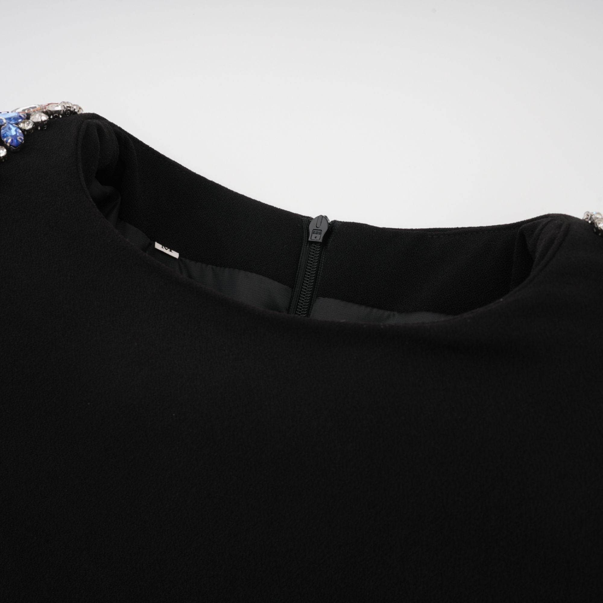 Φόρεμα Midi Maëlys Με Μαύρο Κρύσταλλο Και Στολίδια ®