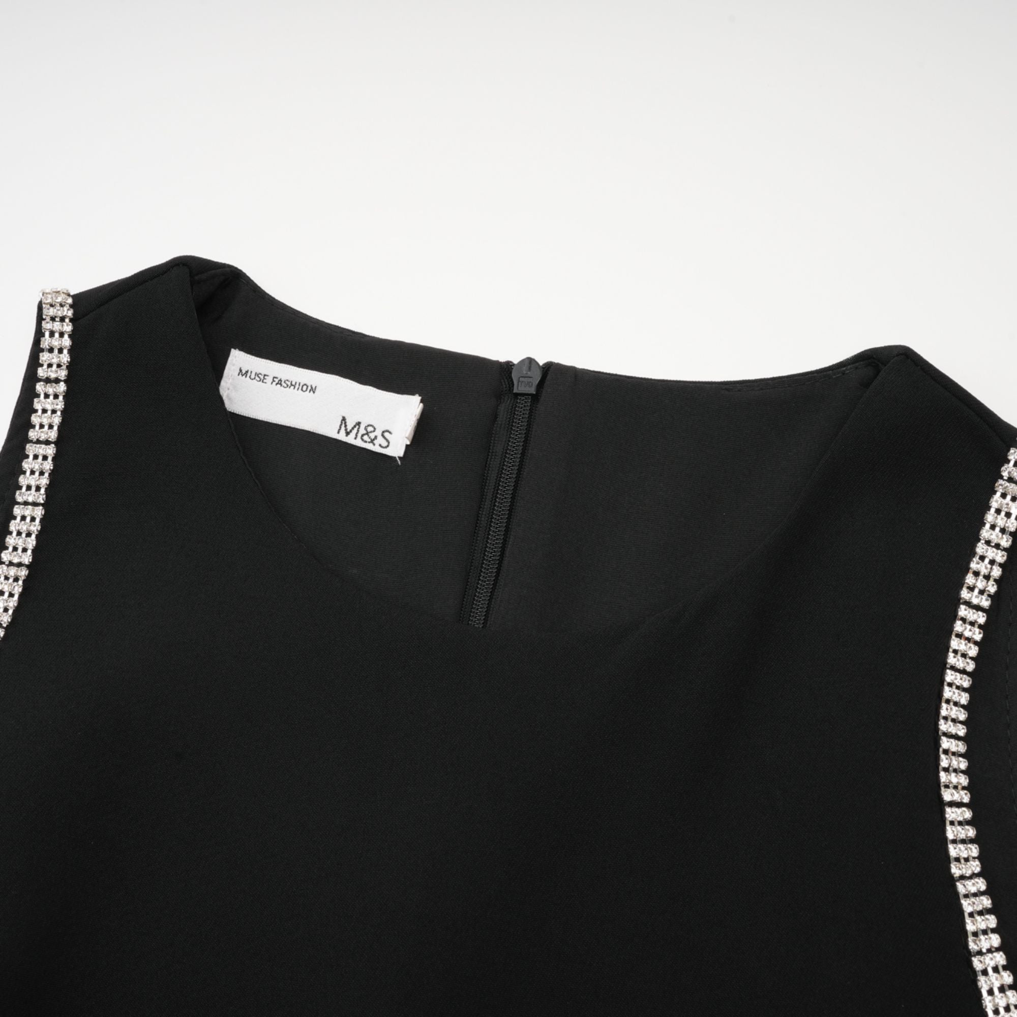 Μίνι Φόρεμα Με Λιλά Κρυστάλλινες Λεπτομέρειες Και Λεπτομέρεια