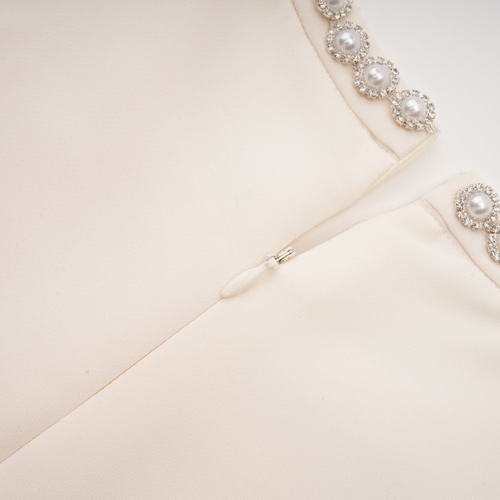 Μίνι Φόρεμα Yvonne Χωρίς Μανίκια Από Ψεύτικες Πέρλες Με Σχέδιο Πέρλας