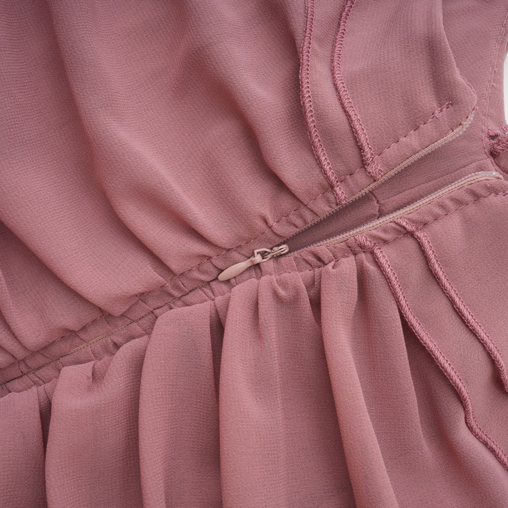 Φόρεμα Μίντι Με Πλισέ Ψεύτικα Λουλούδια Geneviève