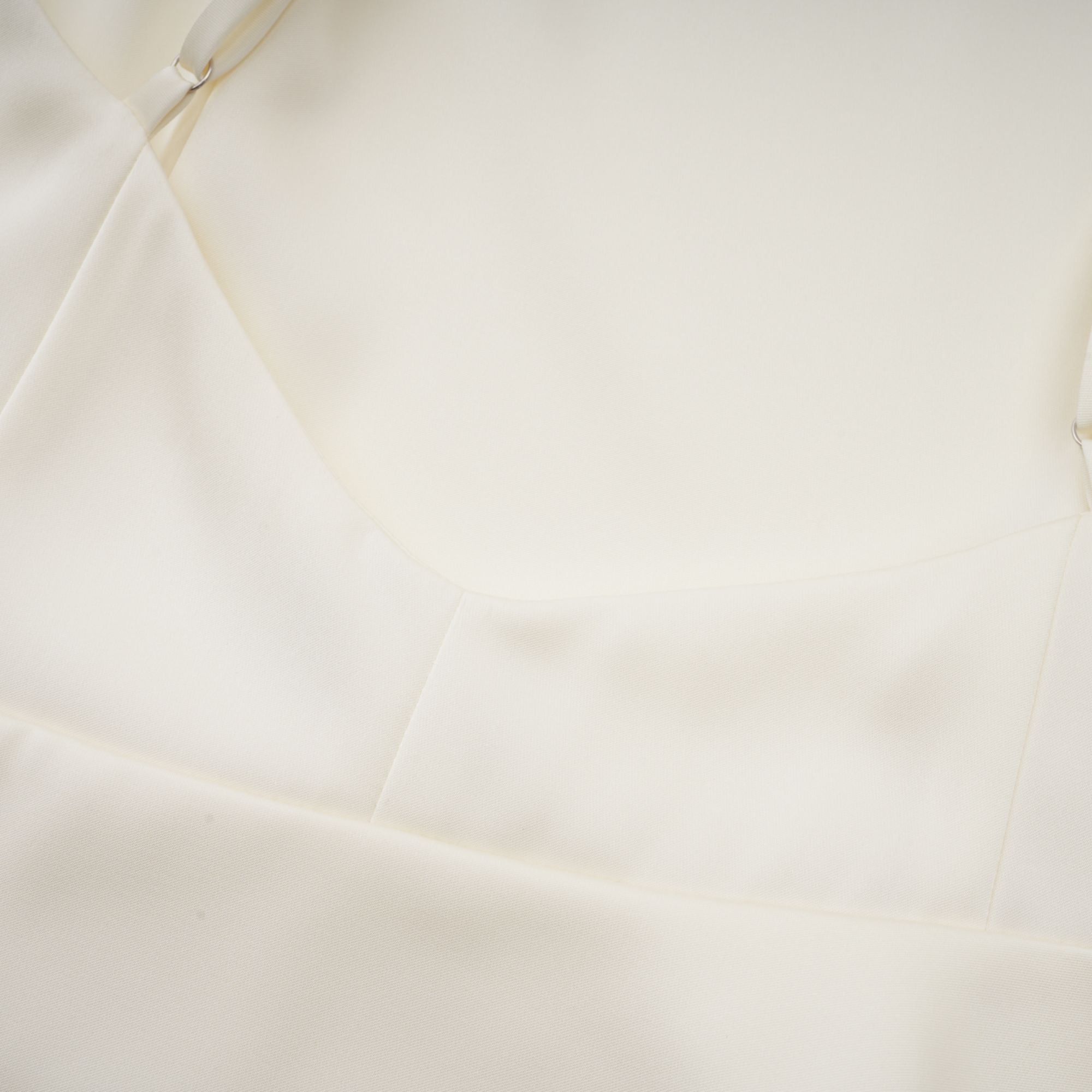 Μίνι Φόρεμα Lyna Με Λευκό Σατέν Βολάν Και Λεπτομέρεια Σάλι