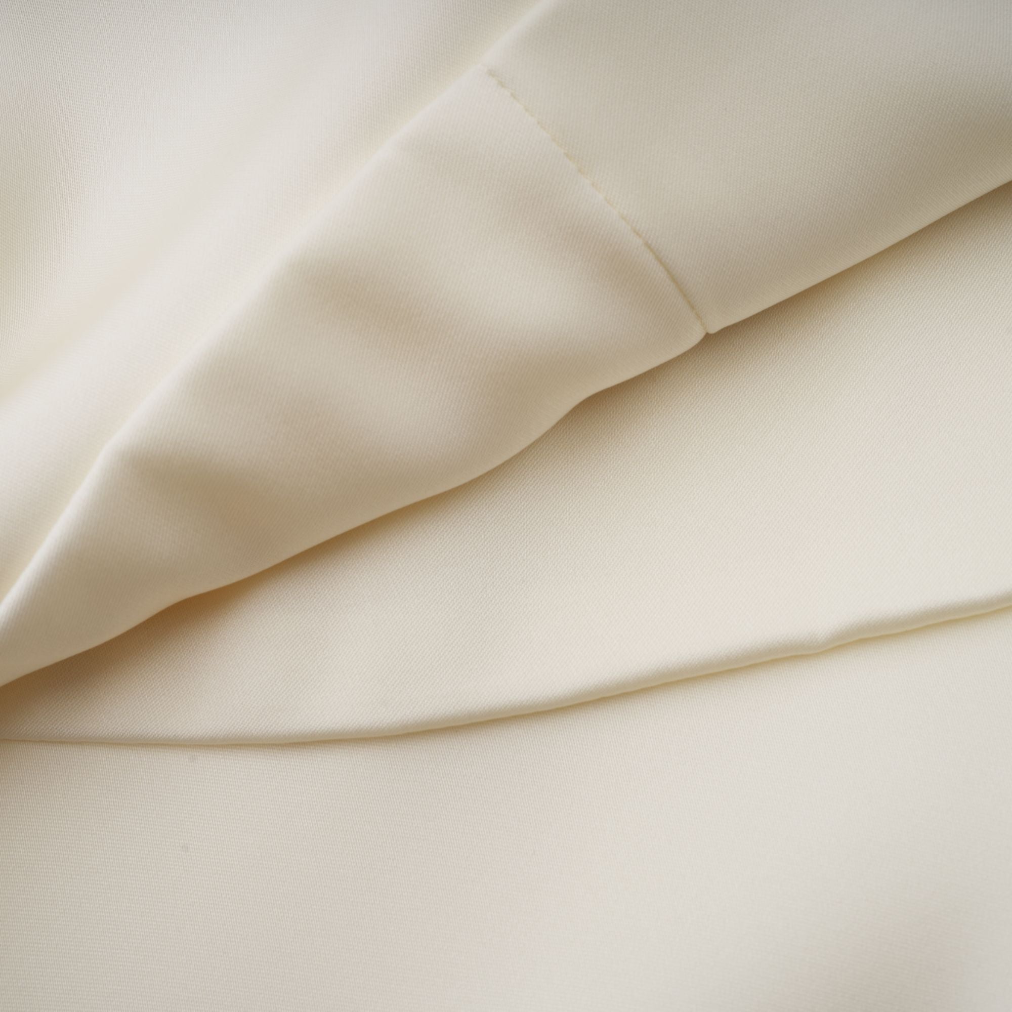 Μίνι Φόρεμα Lyna Με Λευκό Σατέν Βολάν Και Λεπτομέρεια Σάλι