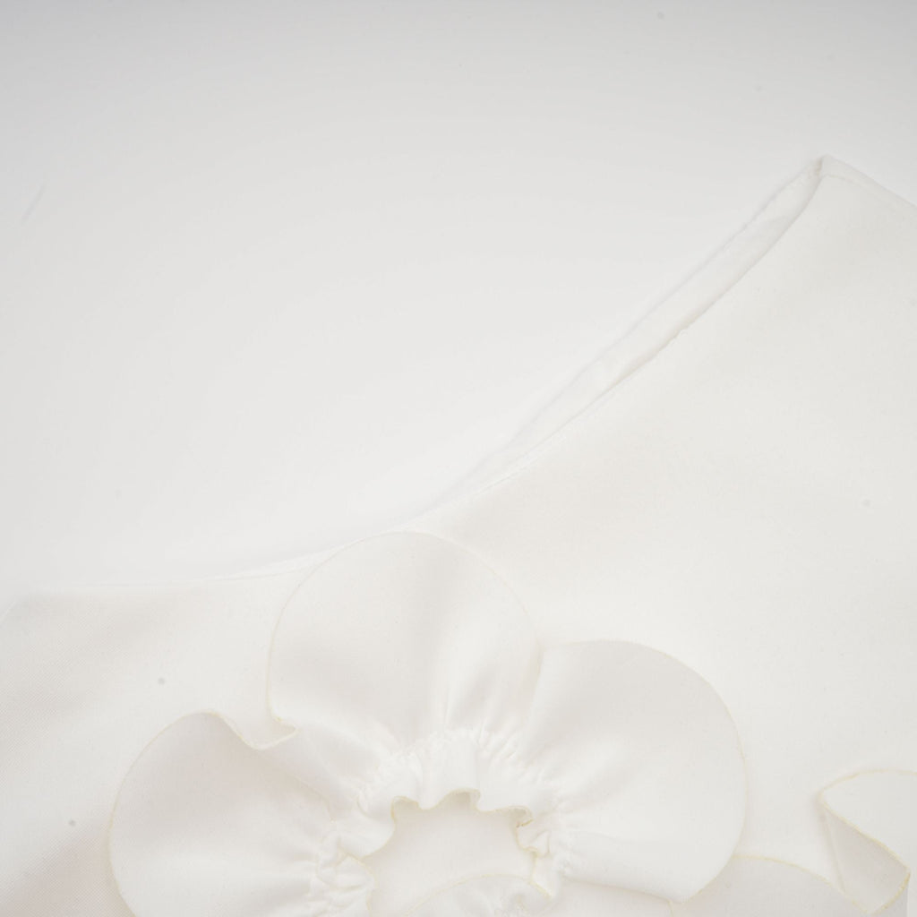 Λευκό Φόρεμα Με Παπιγιόν Magali Και Διακοσμητικά Λουλουδιών, Αμάνικο Μάξι Φόρεμα