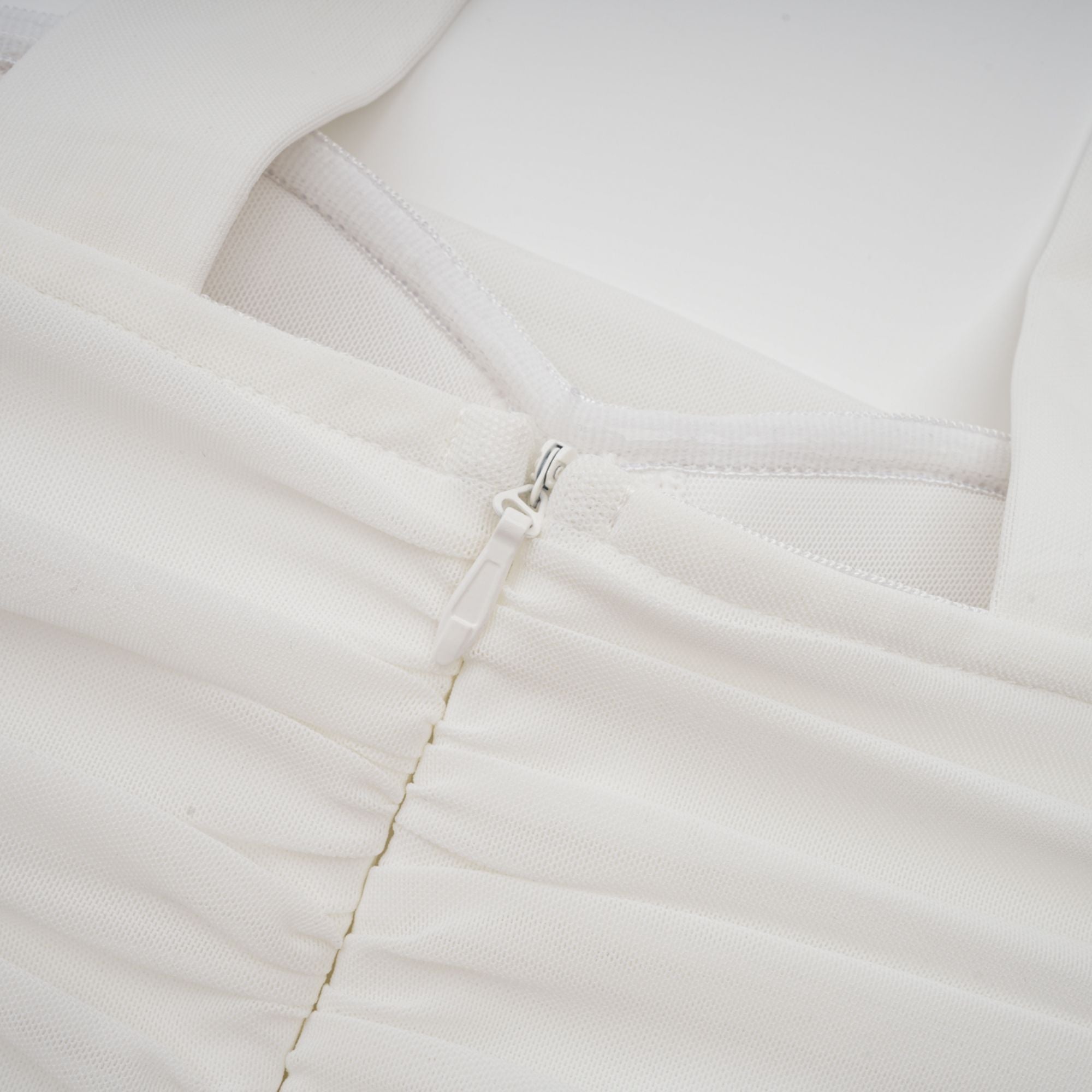 Φόρεμα Μίντι Με Λεπτή Τιράντα Pádraigín Σε Λευκό Χρώμα