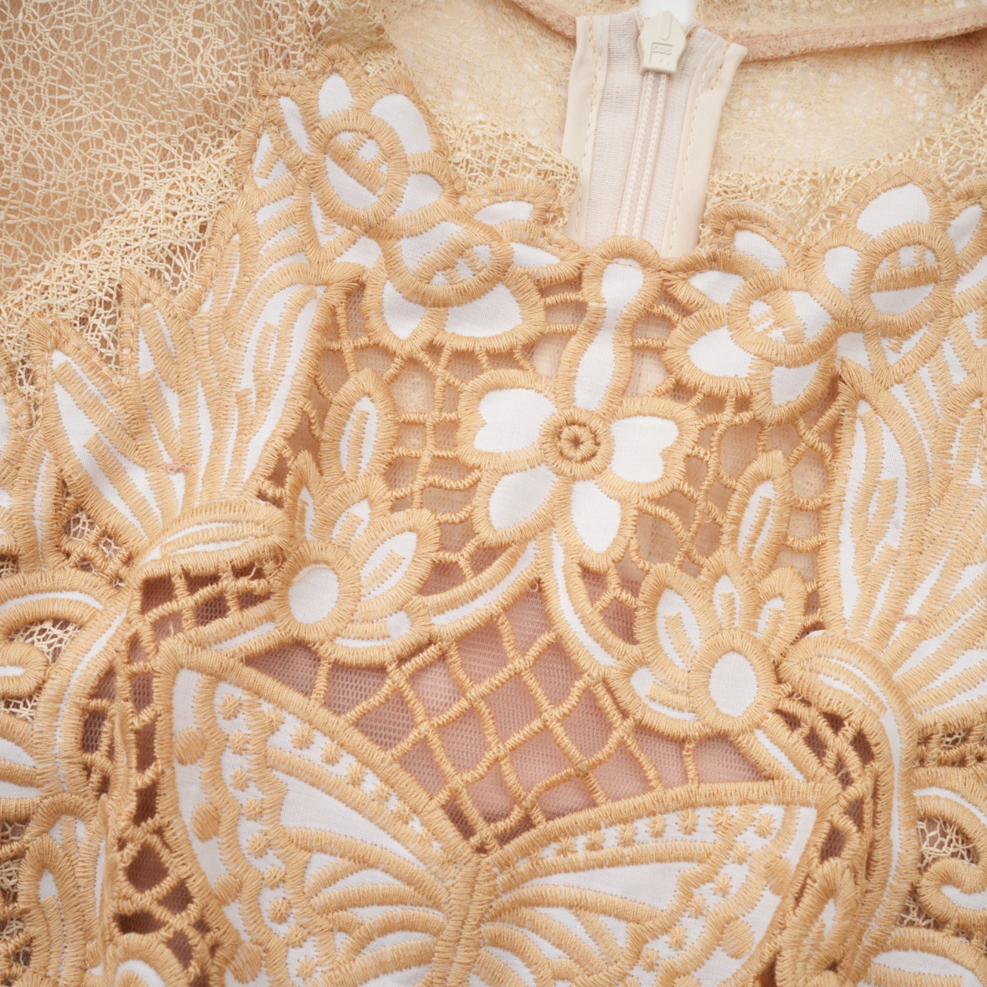 Φόρεμα Μίντι Με Κέντημα Nerissa Με Πλισέ Σχέδιο