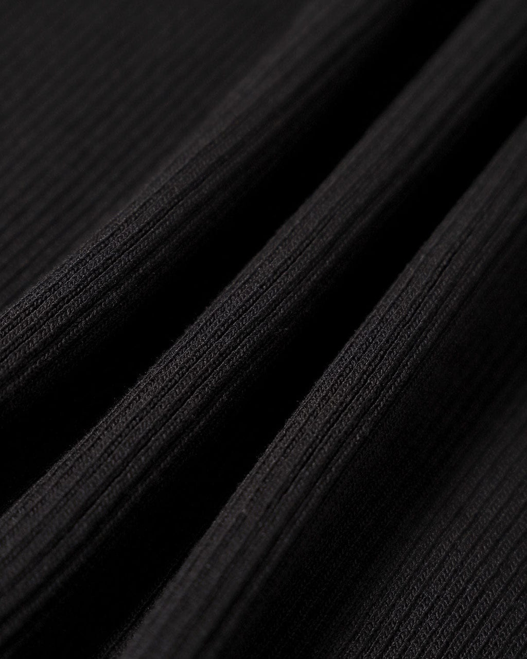 Μαύρο Πλεκτό Τοπ Με Στρογγυλή Λαιμόκοψη Και Άκρες Σε Αντίθεση