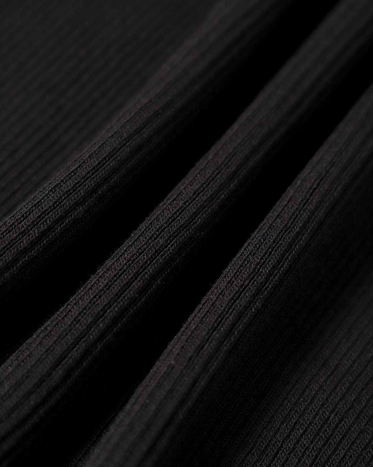 Μαύρο Πλεκτό Τοπ Με Στρογγυλή Λαιμόκοψη Και Άκρες Σε Αντίθεση