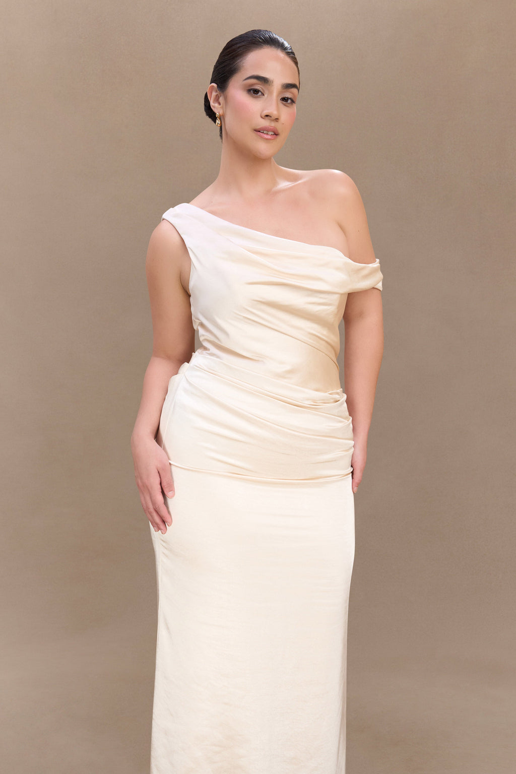 Φόρεμα Dalia Με Σατέν Μάξι Και Έξω Τους Ώμους - Ρουζ Χρυσό