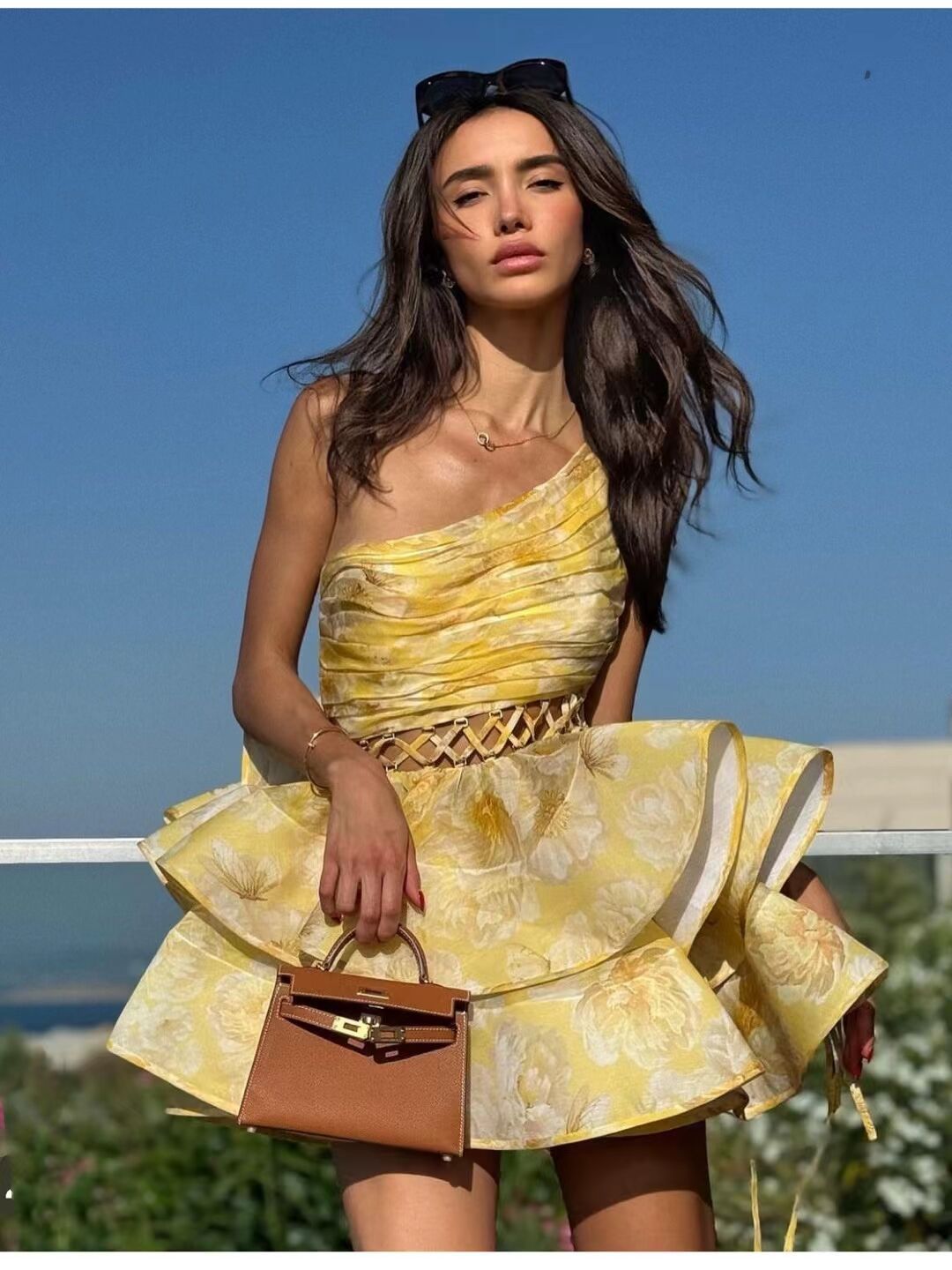 Μίνι Φόρεμα Με Έναν Ώμο Και Φλοράλ Σχέδιο Liora