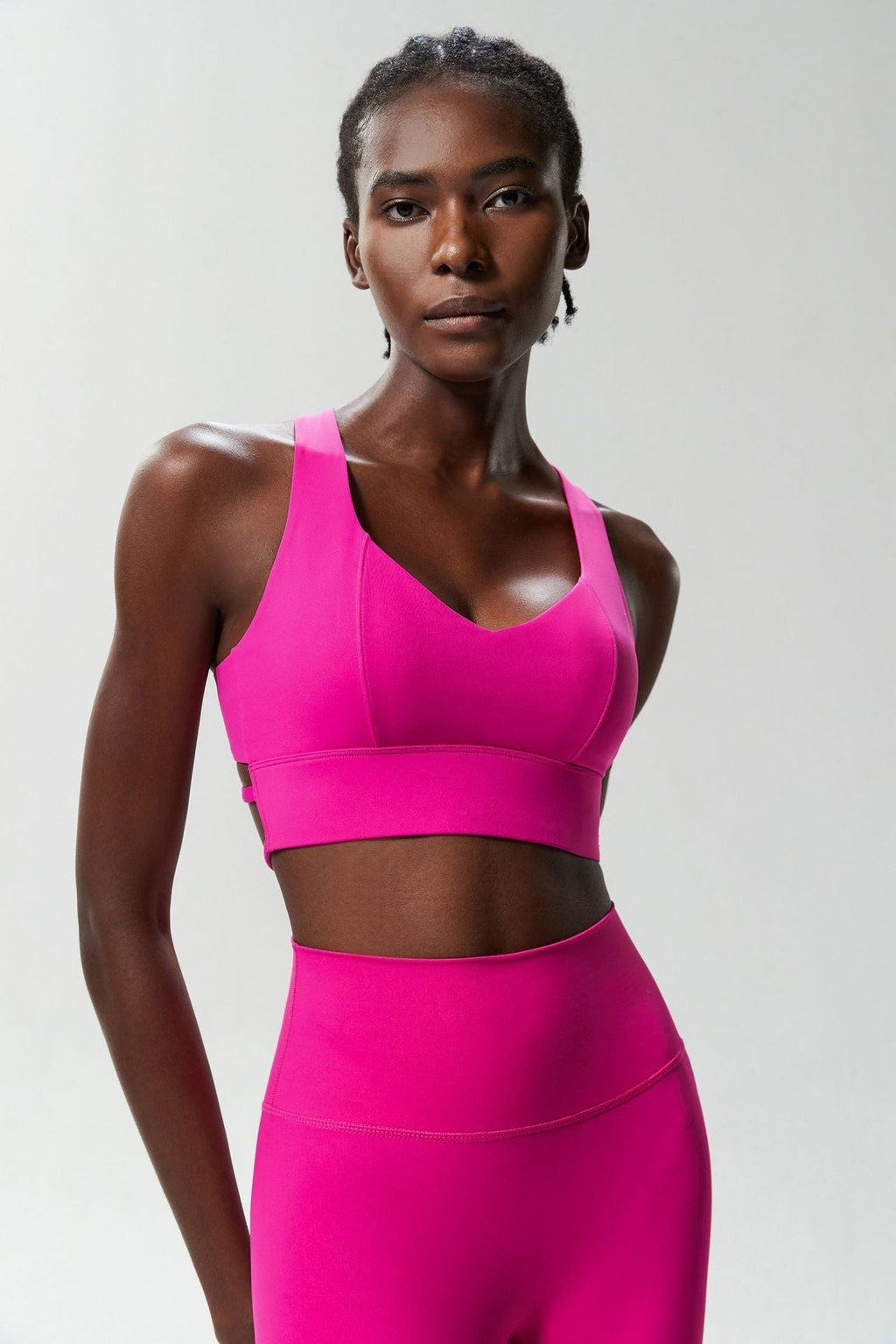 Σουτιέν Racer Με Χιαστί Λεπτομέρειες Στην Πλάτη