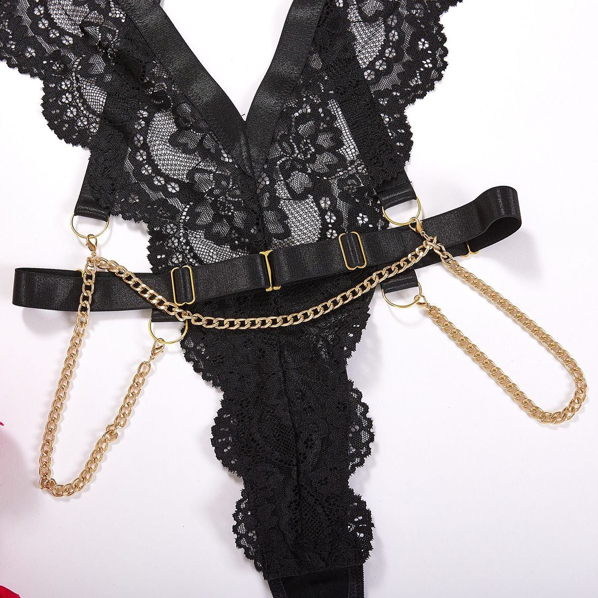 Κορμάκι Μπουστάκι Με Λεπτομέρεια Σε Μεταλλική Αλυσίδα Και Χαμηλό Ντεκολτέ