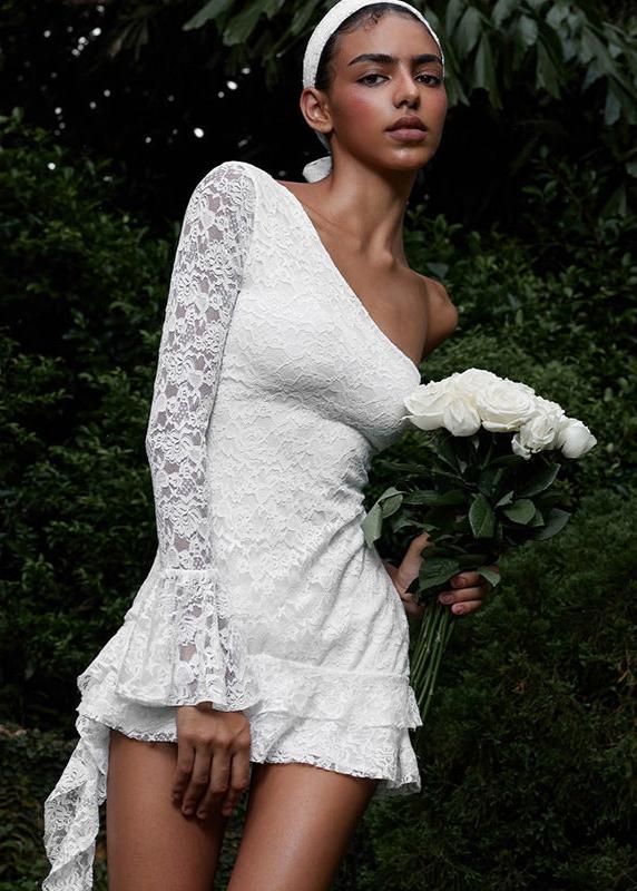 Μίνι Φόρεμα Με Δαντέλα Και Βολάν Στον Έναν Ώμο