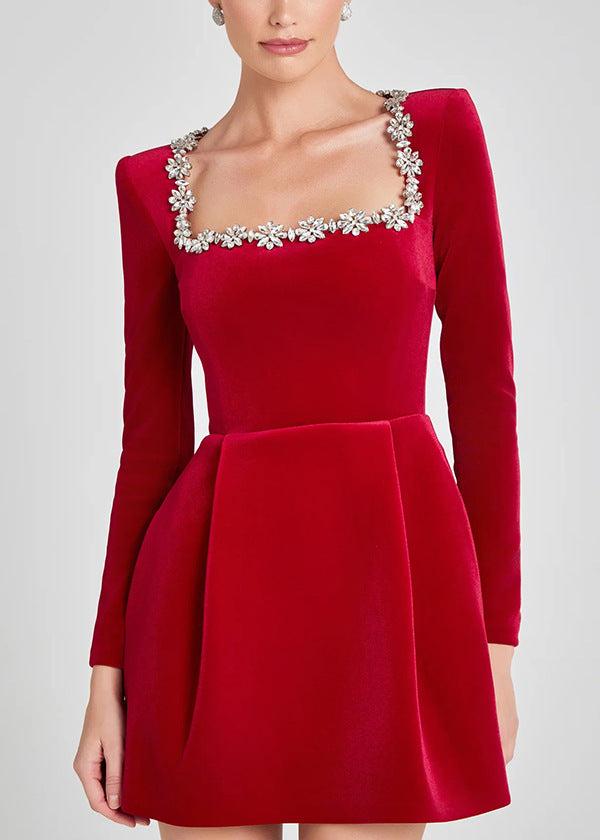 Μίνι Φόρεμα Με Βελούδο Και Λουλούδια Για Τον Άγιο Βαλεντίνο