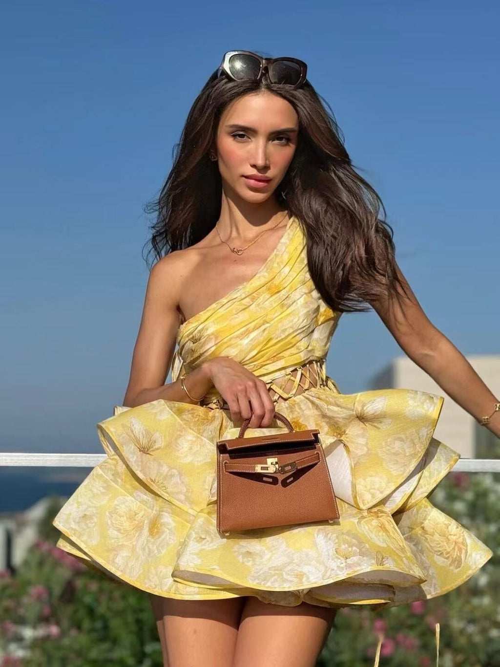 Μίνι Φόρεμα Με Έναν Ώμο Και Φλοράλ Σχέδιο Liora