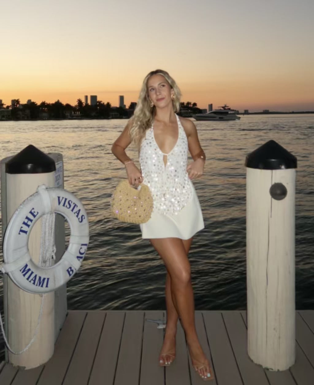 Αμάνικο Τοπ Celia Με Τιράντες Και Τιράντες