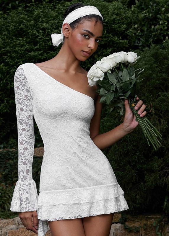 Μίνι Φόρεμα Με Δαντέλα Και Βολάν Στον Έναν Ώμο