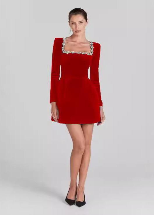 Μίνι Φόρεμα Με Βελούδο Και Λουλούδια Για Τον Άγιο Βαλεντίνο