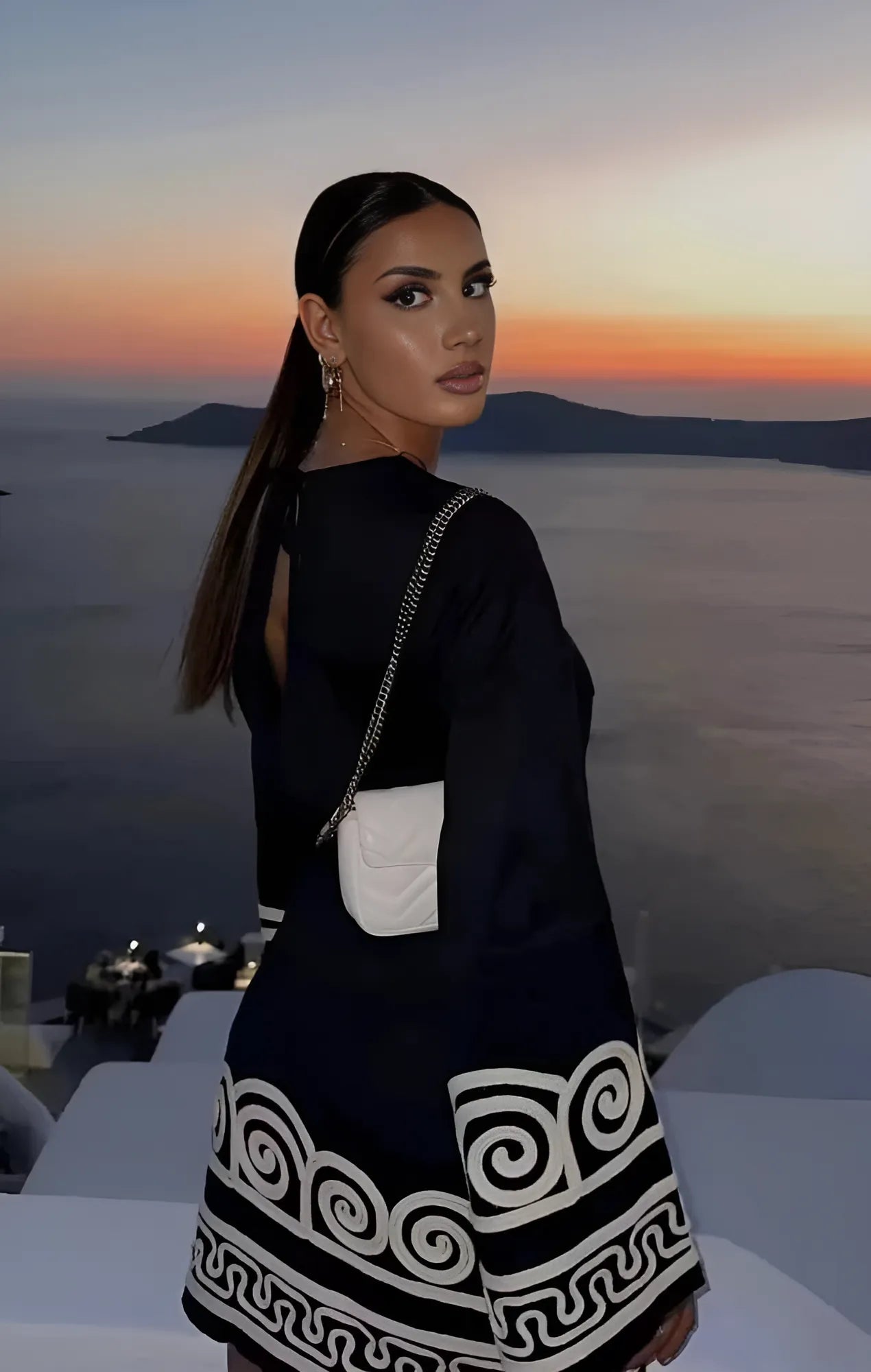 Μίνι Φόρεμα Khloe Με Μακριά Μανίκια Και Έθνικ Σχέδια Στην Πλάτη