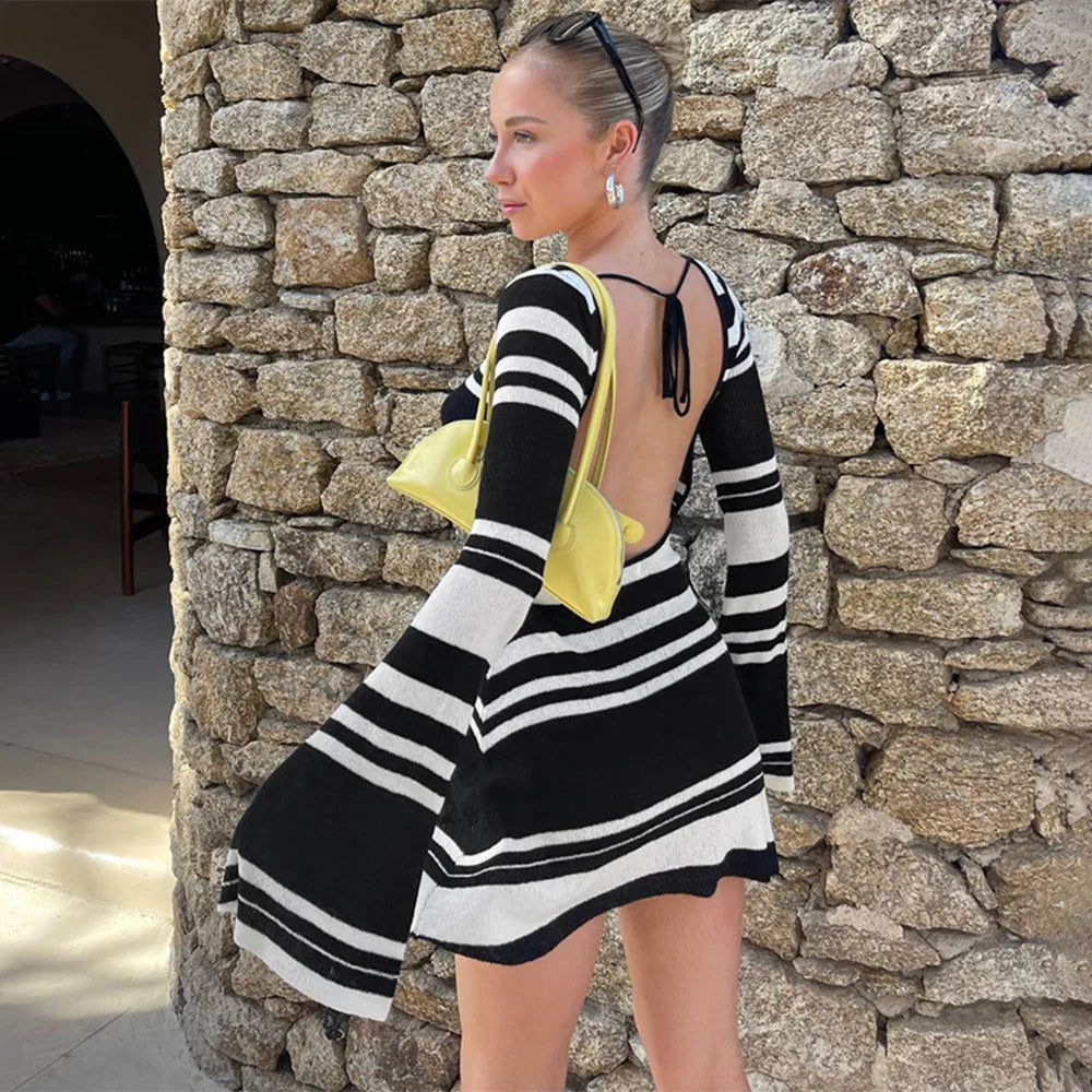 Μίνι Φόρεμα Με Ριγέ Λεπτομέρειες Στην Πλάτη