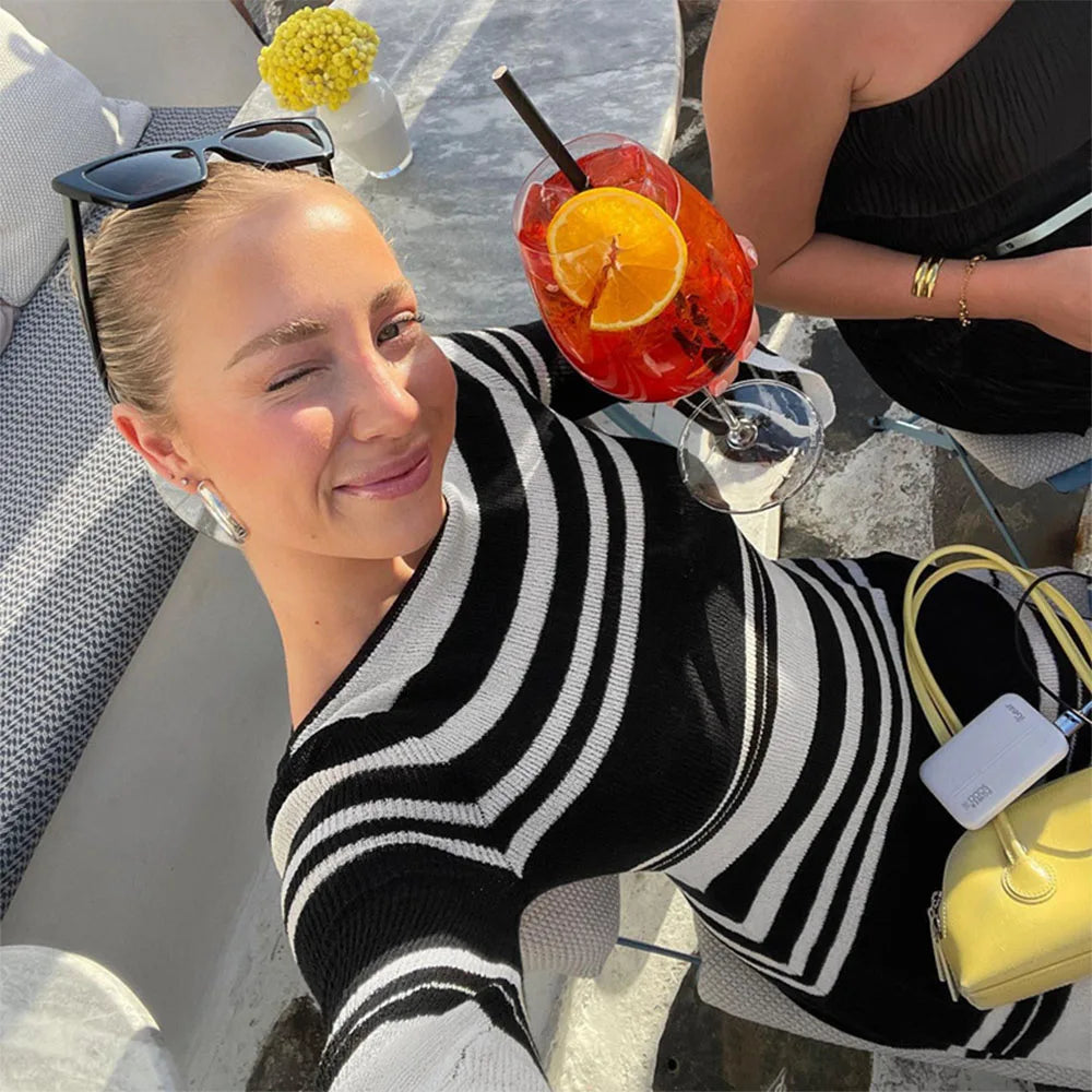 Μίνι Φόρεμα Με Ριγέ Λεπτομέρειες Στην Πλάτη