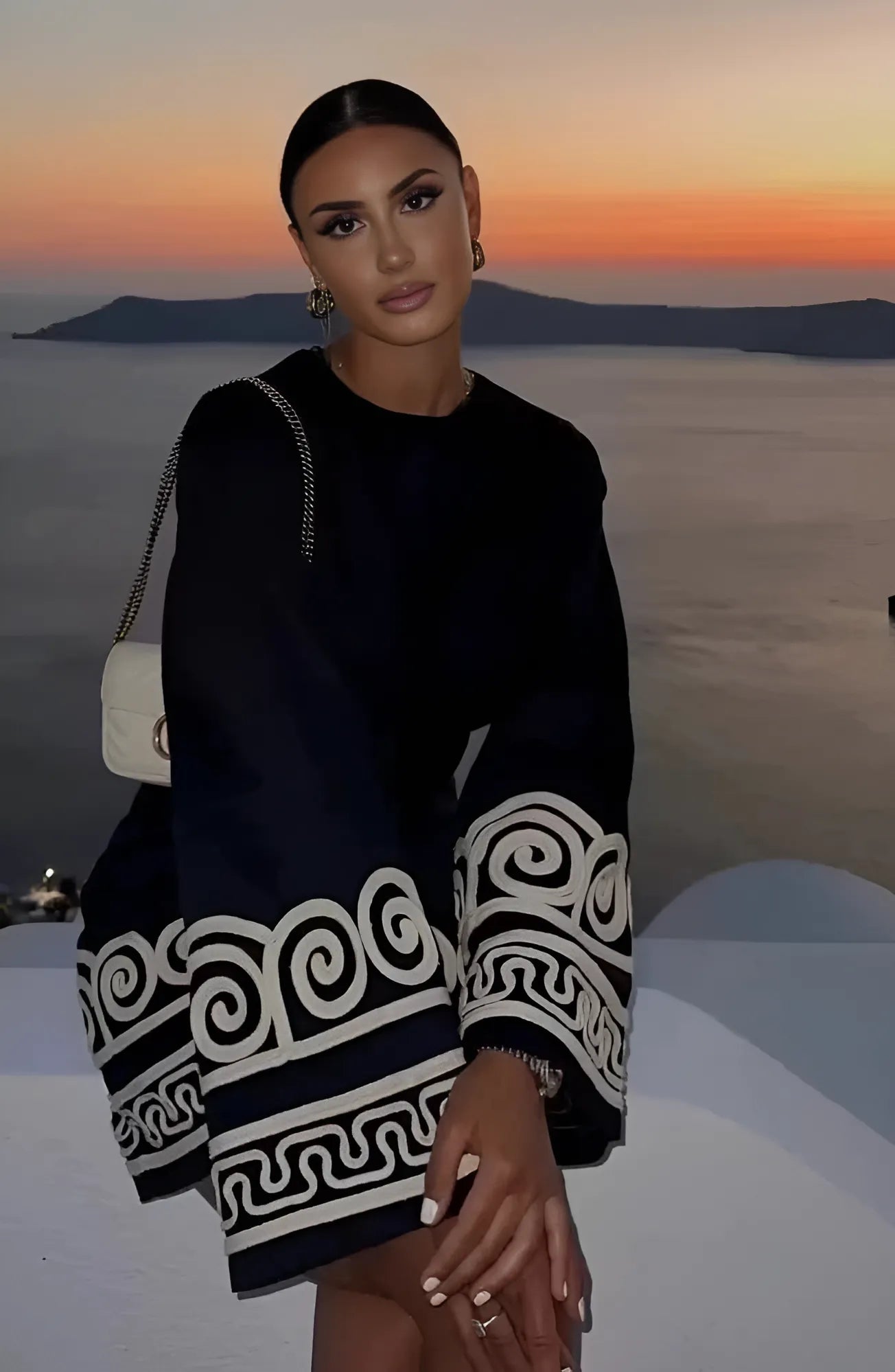 Μίνι Φόρεμα Khloe Με Μακριά Μανίκια Και Έθνικ Σχέδια Στην Πλάτη