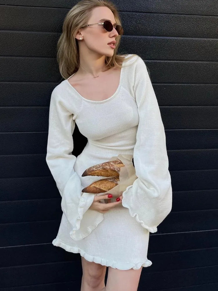 Μίνι Φόρεμα Με Πλεκτό Μανίκι Και Λεπτομέρειες Στην Πλάτη