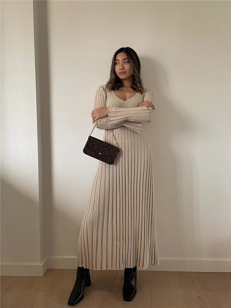 Φόρεμα Μάξι Με Φαρδιά Ριμπ Λαιμόκοψη Και V Λαιμόκοψη