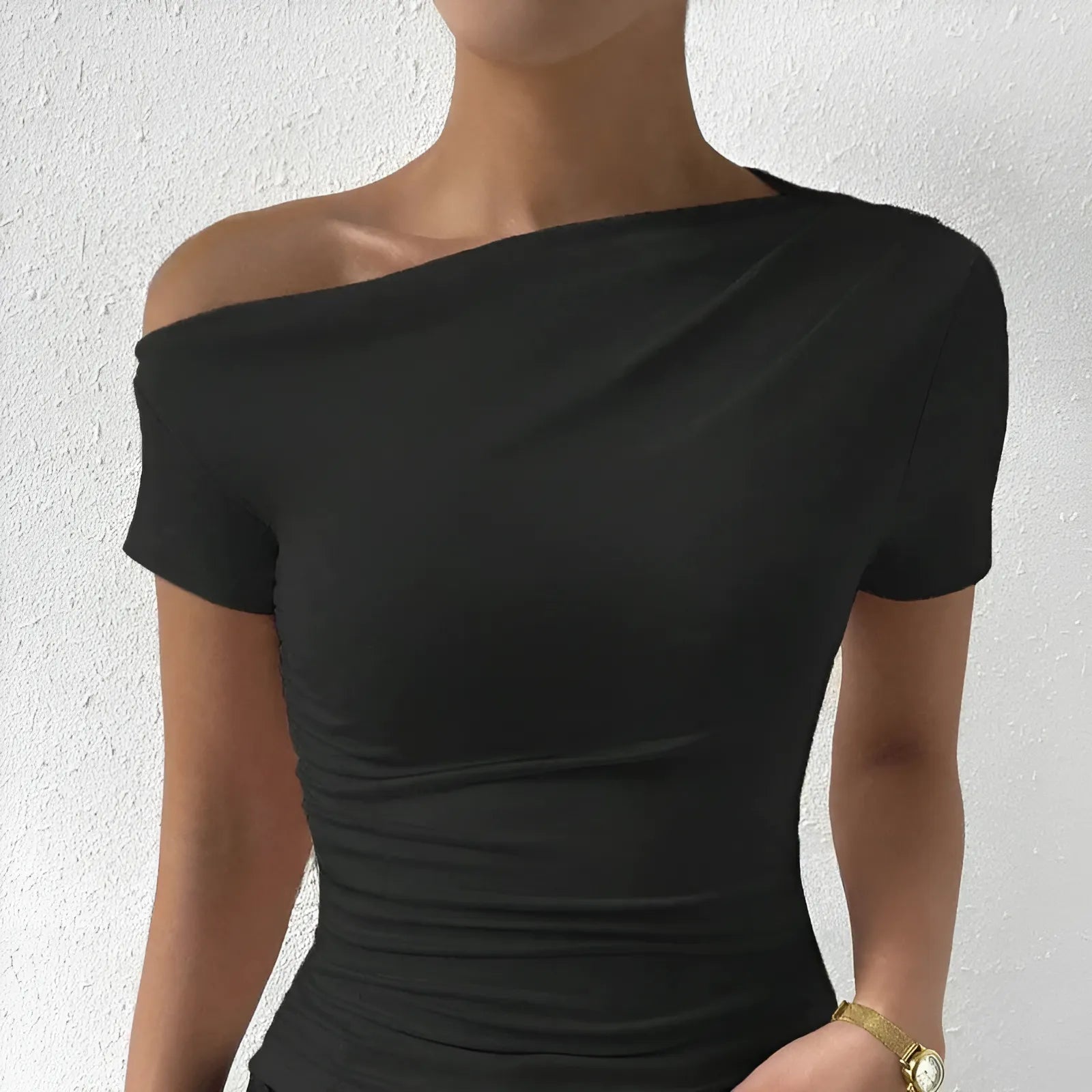 Μπλούζα Με Έναν Ώμο Και Ντεκολτέ Με Σούρες Και Ραφές