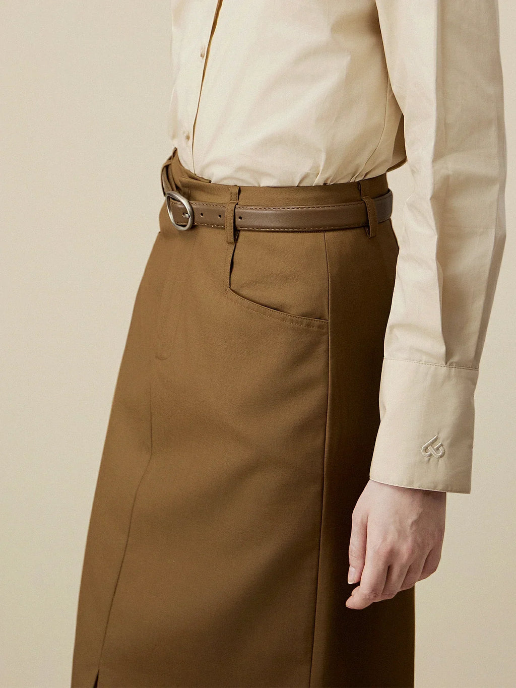 Κοστούμι Με Ίσια Σχισμή Και Μισή Φούστα