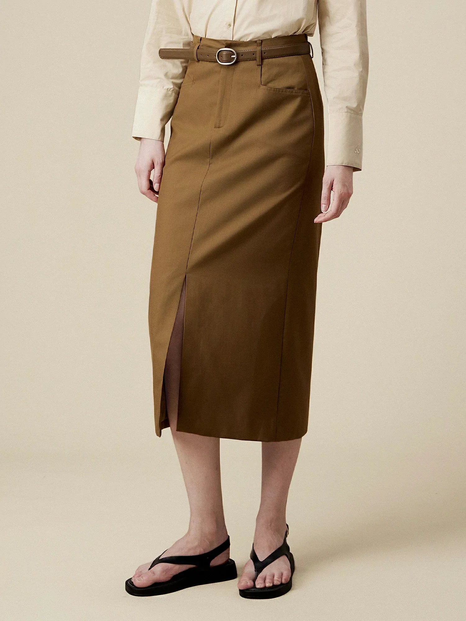 Κοστούμι Με Ίσια Σχισμή Και Μισή Φούστα