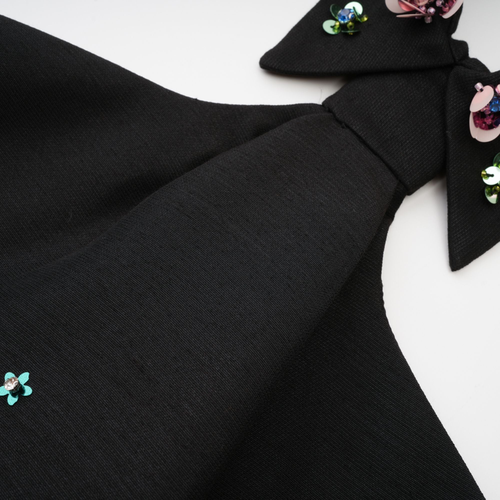 Μίνι Φόρεμα Με Κέντημα Roseline Και Λαιμόκοψη Halter