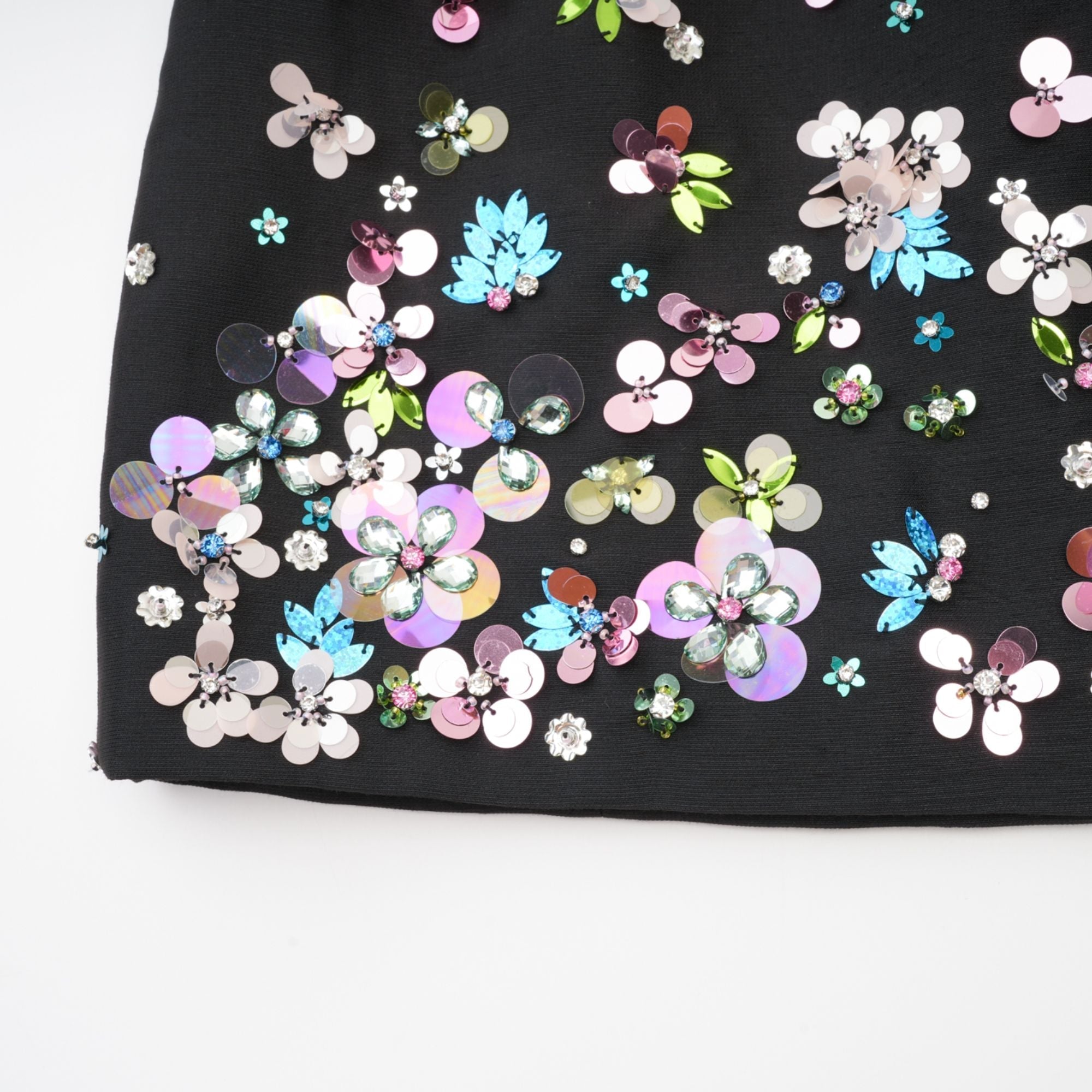 Μίνι Φόρεμα Με Κέντημα Roseline Και Λαιμόκοψη Halter